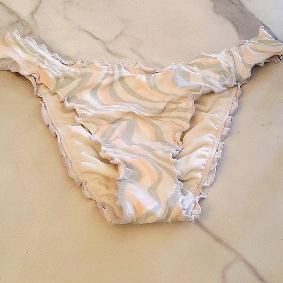 Shade & Shore™ White/Airy Green and Peach Wave Ruffle Cheeky Bikini Set Size M - Picture 9 of 12